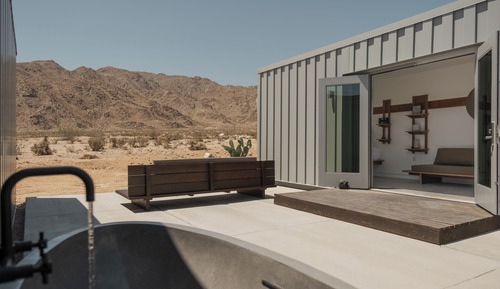 Mountain View King with Outdoor Tub