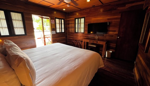Comfort Cabin, 1 King Bed, Balcony, Garden View