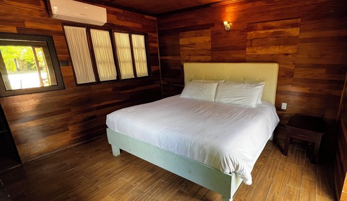 Comfort Cabin, 1 King Bed, Balcony, Garden View