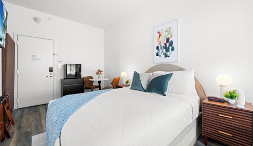 Basic Room, 1 Queen Bed