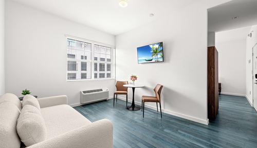 Deluxe Studio Suite, 1 King Bed