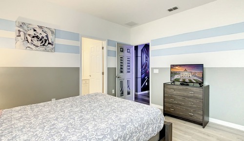 Double Room, 1 Queen Bed, Non Smoking, Private Bathroom
