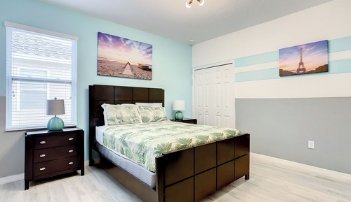 Double Room, 1 Queen Bed, Non Smoking, Shared Bathroom