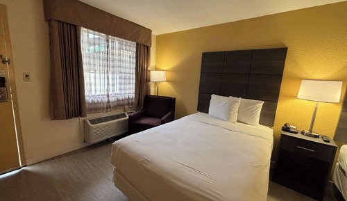Standard Suite, 1 King Bed, Non Smoking