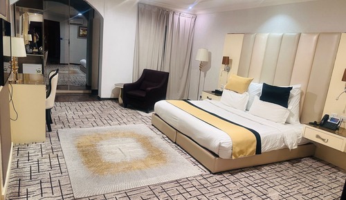 Deluxe Suite, City View