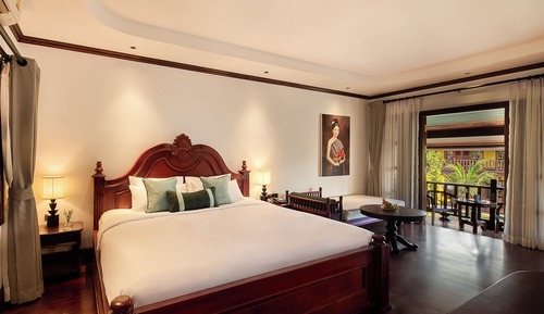 Junior Suite Pondside View with Bathtub (24 Hours Use of Room)
