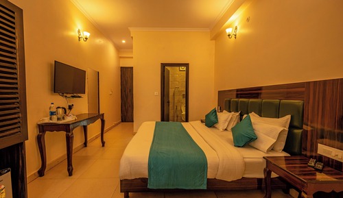 Deluxe Double Room, Pool View