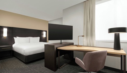 Studio Suite, 1 King Bed with Sofa bed (Mobility/Hearing Accessible, Tub)