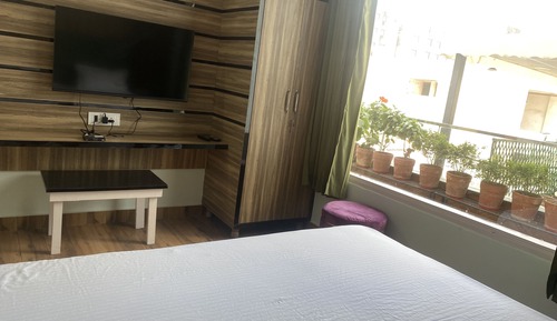 Luxury Room, 1 Queen Bed, Private Bathroom