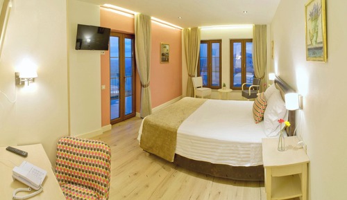 Junior Double Room, Balcony, Lake View
