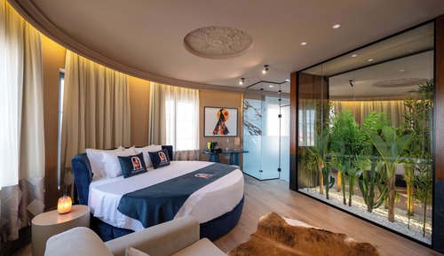 Luxury Suite