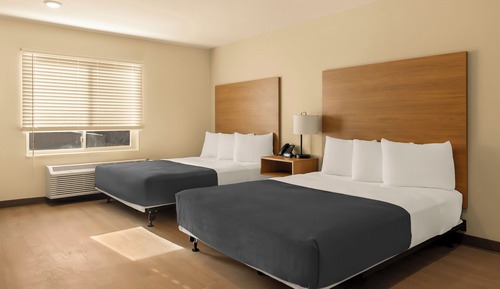 Suite, 2 Queen Beds, Roll-in Shower, Non Smoking