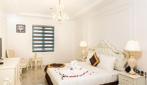Deluxe Double Room Single Use, Courtyard View