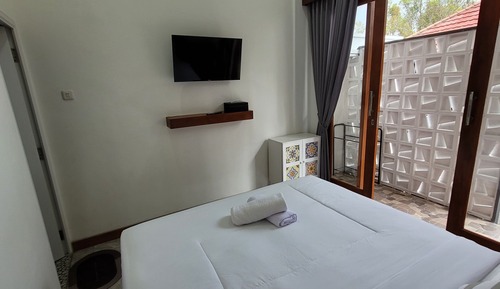 Economy Room