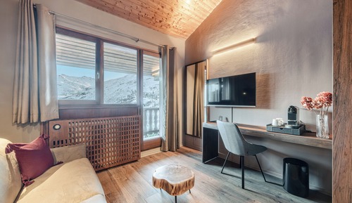 Junior Suite, Balcony, Mountain View