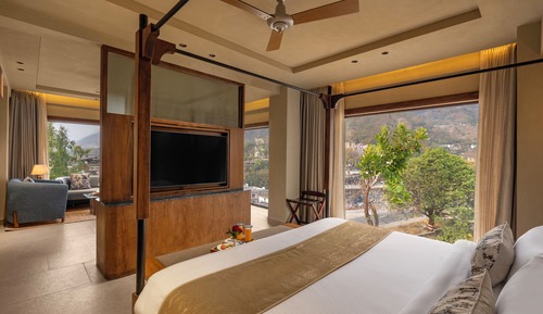 Suite, 1 King Bed, City View