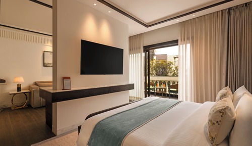 Suite, 1 King Bed, Balcony, City View