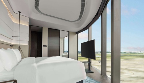 Suite, 1 Bedroom (Airport View)
