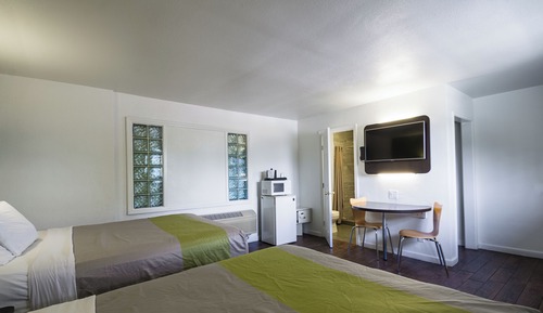 Single Room, 2 Queen Beds