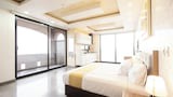 Deluxe Studio Suite, Kitchenette, City View