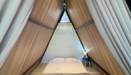 Deluxe Cabin, 1 King Bed, Balcony, Lake View