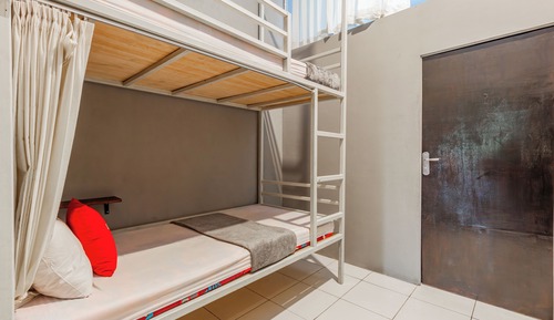 Shared Dormitory, Women only