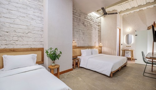 Studio Suite (102)