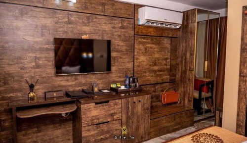 Economy Room, Balcony