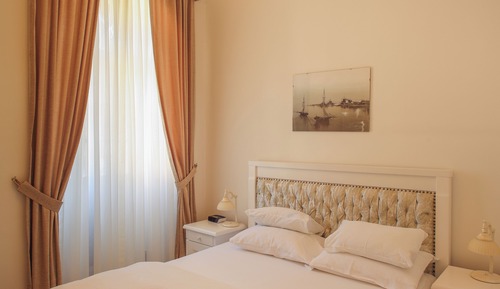 Private entrance penthouse with main square and bay view