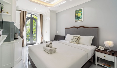 Superior Balcony Room - Street view