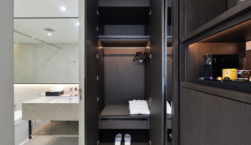 Deluxe Room, Bathtub