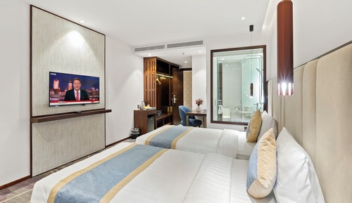 Premier Twin Room, Internal Window