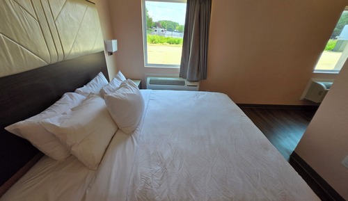 Luxury Suite, City View