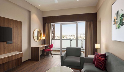 Executive Suite, 1 King Bed, Smoking