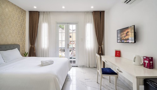 Premium Studio, City View