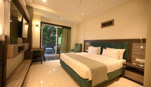 Club Double Room, Balcony, Garden View