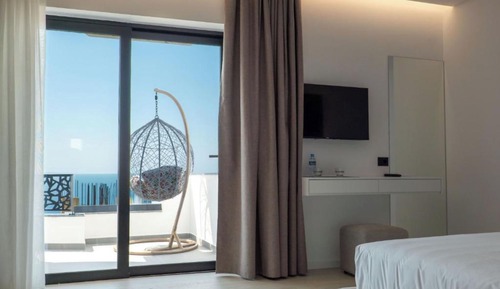 Suite, Sea View