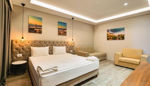 Family Room, Balcony