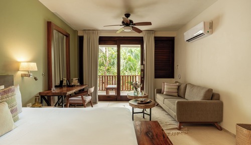 Junior Room, Garden View