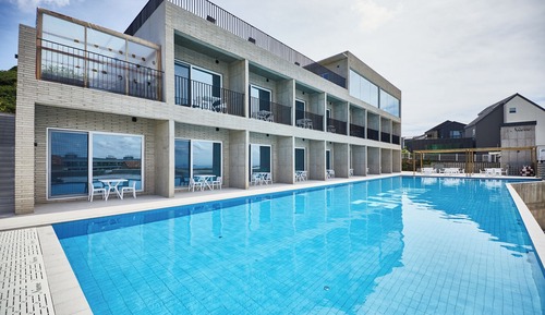 Nueve Resort (Base 2 People / Maximum 4 People)
