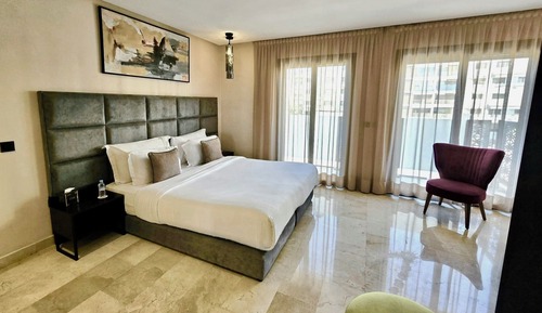 Deluxe Suite, 1 King Bed with Sofa bed, Non Smoking, Balcony