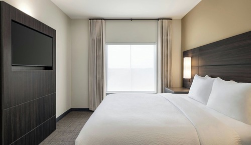 Suite, 2 Bedrooms, Non Smoking (Mobility/Hearing Access, Roll-in Shwr)