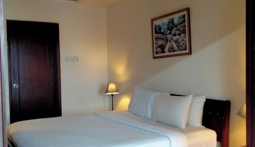 Comfort Room, 1 Bedroom, City View