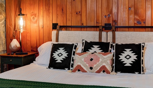 Charming Lodge Suite 2/bedrooms & Baths
