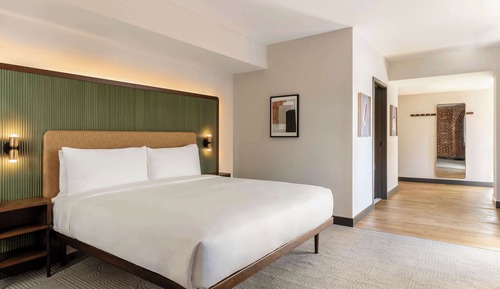 Premier Room, 1 King Bed