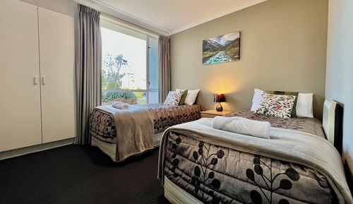 Studio, 2 Twin Beds, Garden View
