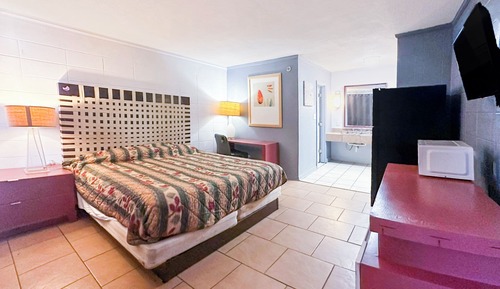 Standard Room, 1 King Bed, Smoking