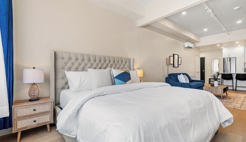 Deluxe Condo (304)