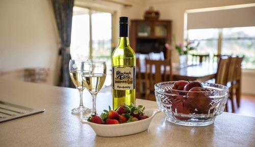 House, Multiple Bedrooms, Vineyard View