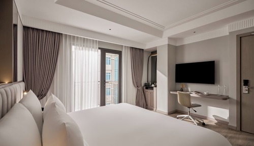 Junior Studio Suite, Balcony (French)